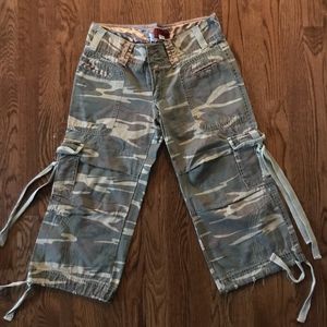 Camo baggy fit capris